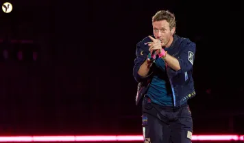 Coldplay kiss cam