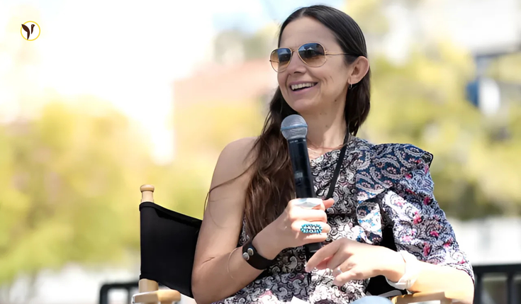 Justine Bateman Encourages Independent Thinking in Politics