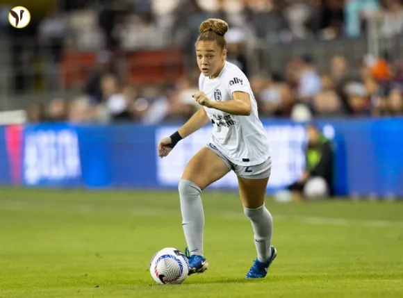 Savy King Collapses on the Field